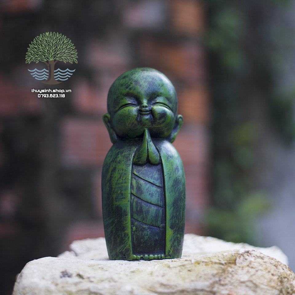 Chú tiểu dễ thương decor hiện đại 14cm màu xanh rêu độc đáo trang trí hồ cá, thuỷ sinh, tiểu cảnh, bán cạn, terrarium