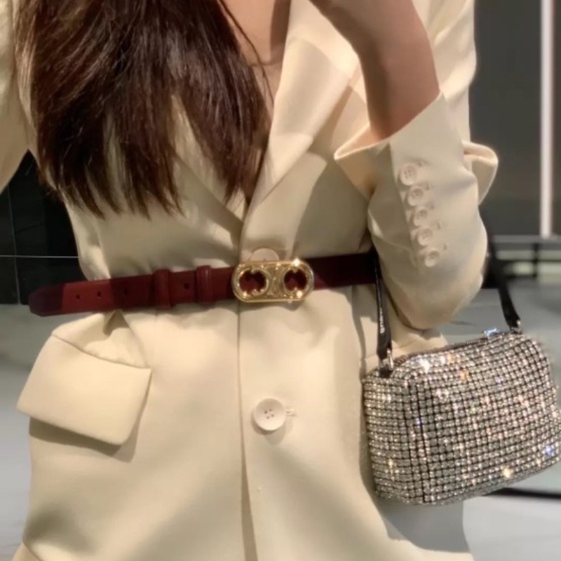 Túi Xách đính đá ,túi thời trang nữ , phong cách hiện đại , trẻ trung ,màu sắc trang nhã , xinh xắn cute , dùng trong mọi hoàn cảnh , phù hợp với nhiều lứa tuổi