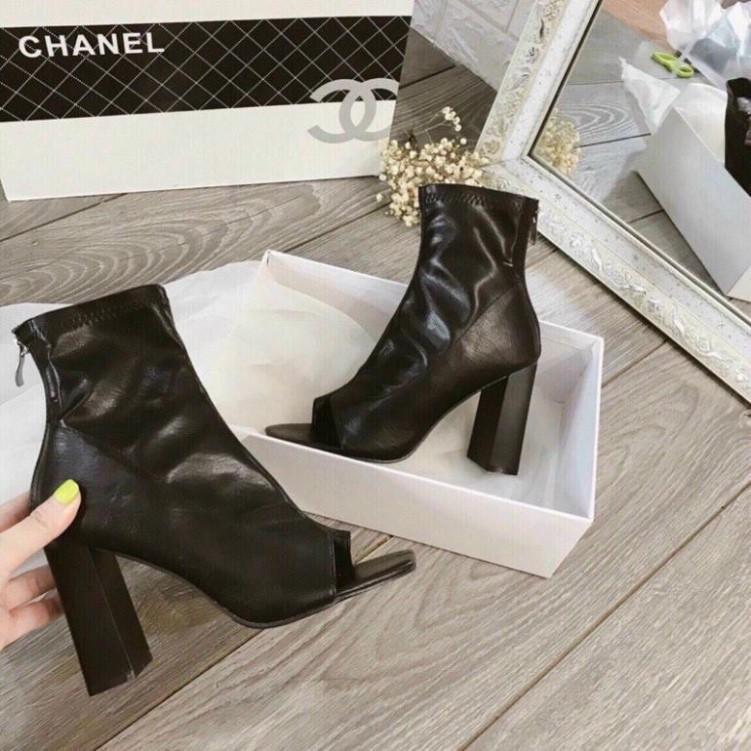 Boots Nữ, Giày Boots Nữ Thời Trang Da Mềm Đế Vuông Cao 7Cm Thiết Kế Hở Mũi Màu Đen Siêu Hot Minhtushoes Giày Nữ