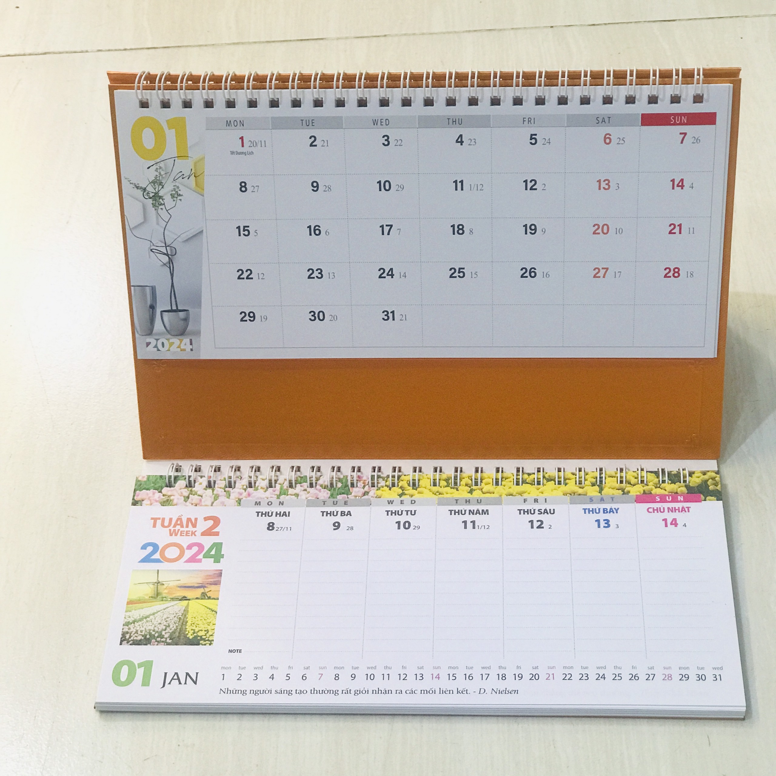 Lịch để bàn 2024 chữ M có dải note ghi chú ngày, tuần, đủ ngày âm dương