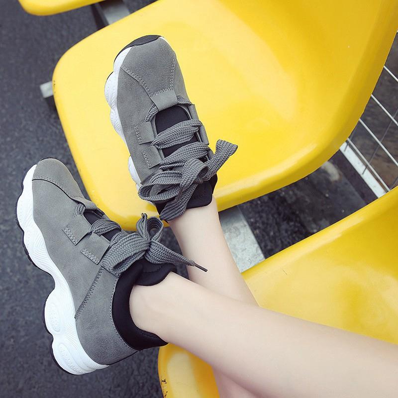Giày sneaker nữ cổ thấp