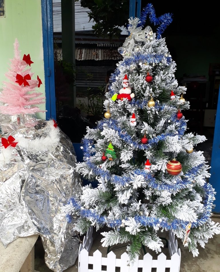 Cây thông noel 3 loại lá phủ tuyết cao 210cm - Tán dày và đẹp, cây thông chắc chắn và dể tháo lắp