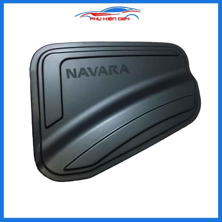Ốp nắp xăng Navara 2022-2023 nhựa đen bảo vệ chống trầy trang trí ô tô