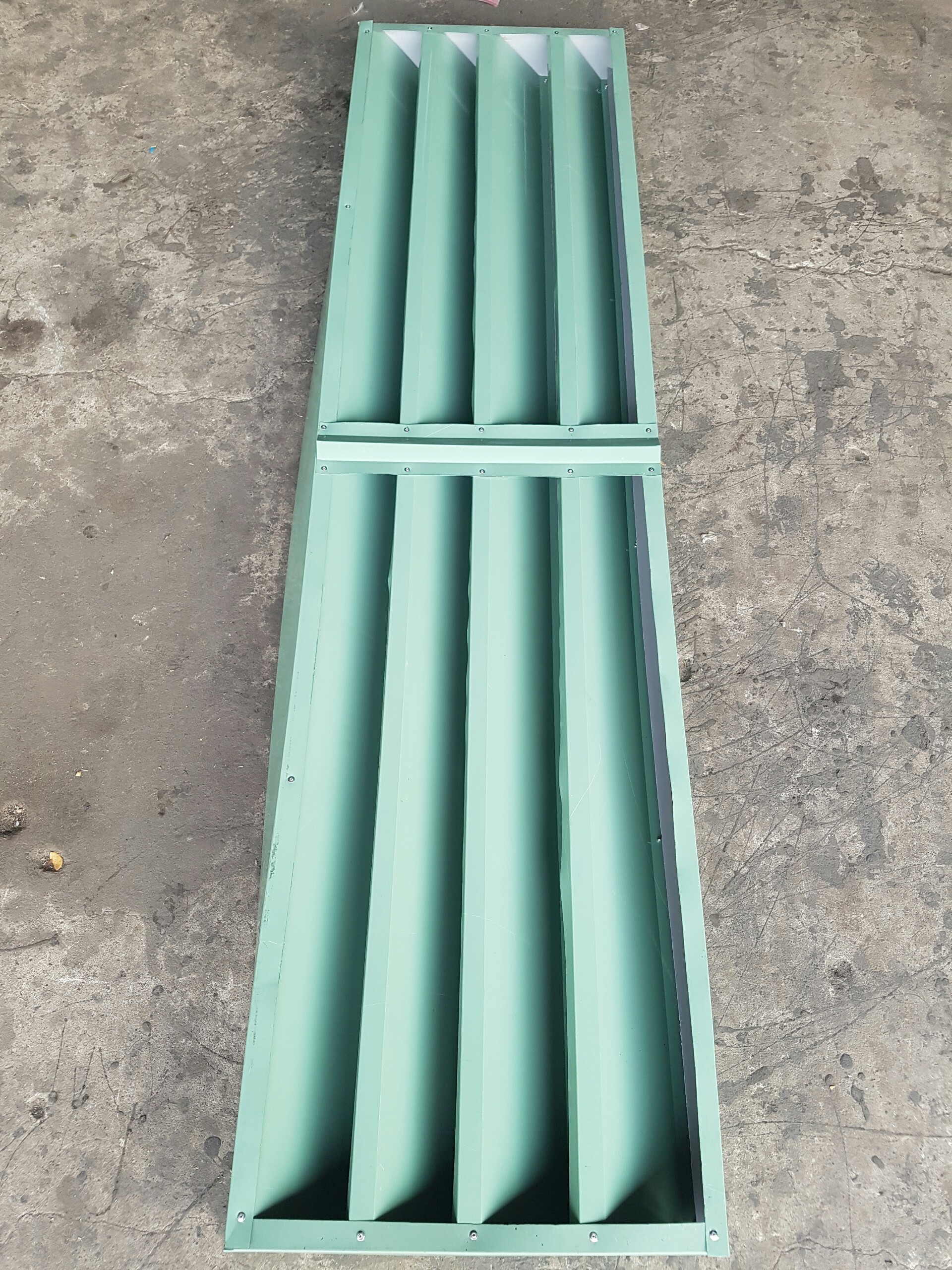 Lam Gió (Louver) Tôn Mạ Màu ( Trắng Sữa, Xanh Ngọc- Độ Dày Lam Gió 0.45mm ) Giá 520.000 đ / 1m2