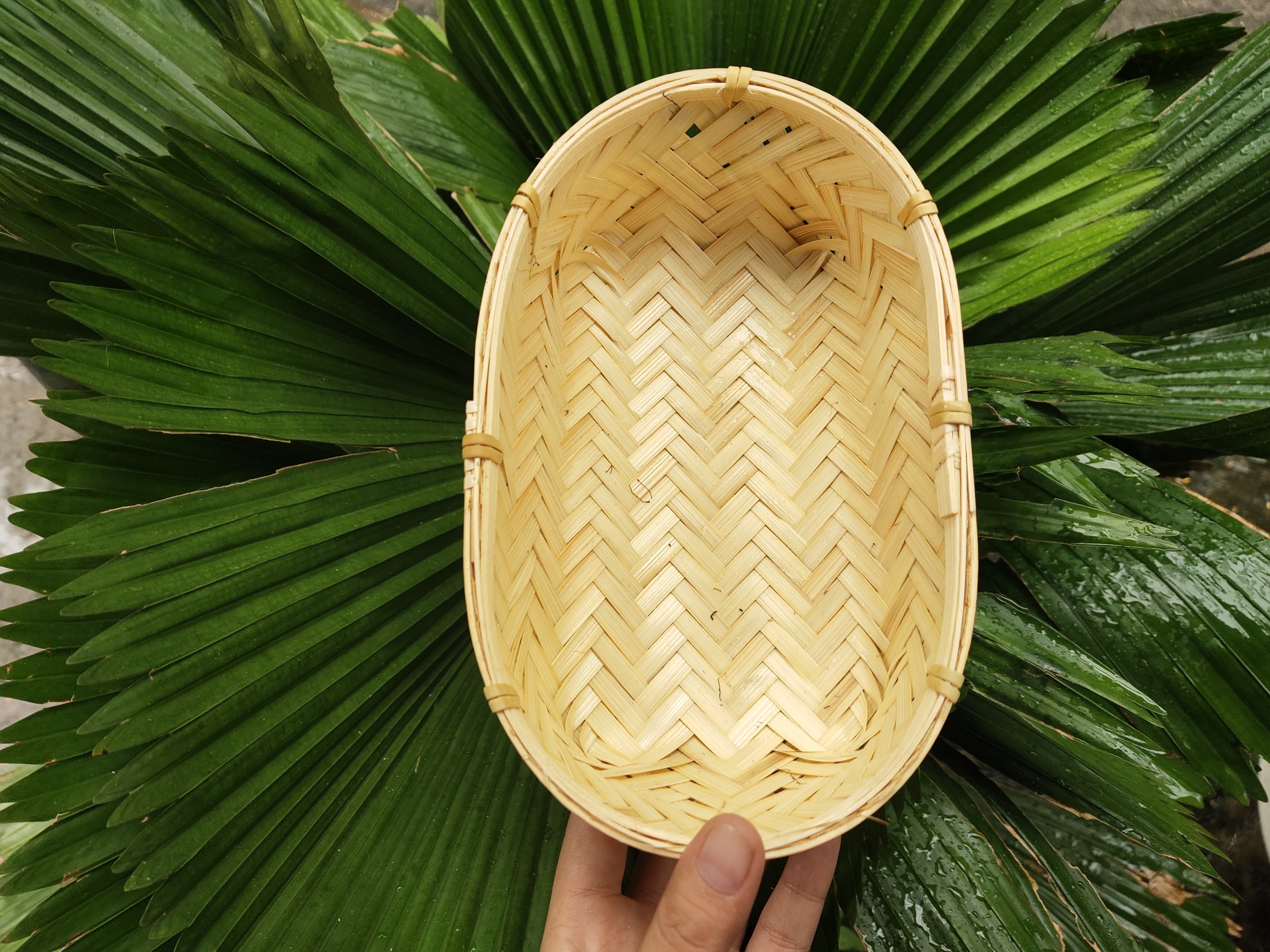 Rá đựng bánh mì, khây đựng thức ăn
