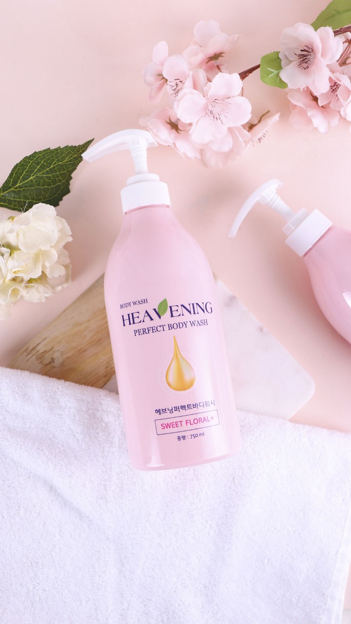 Combo Sữa tắm dưỡng ẩm cao cấp Heavening + Bông tắm tạo bọt siêu mềm Nhật Bản (giao màu ngẫu nhiên)