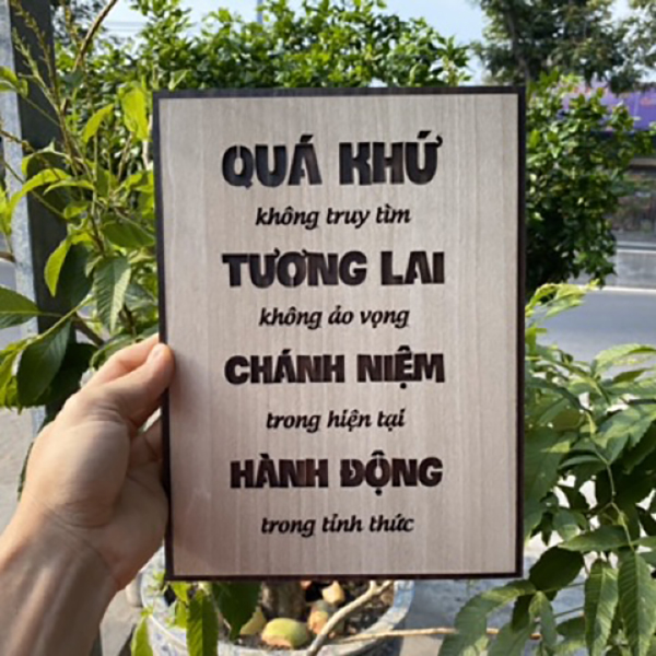 Tranh gỗ treo tường_Quá khứ không truy tìm tương lai không ảo vọng_CRN_01