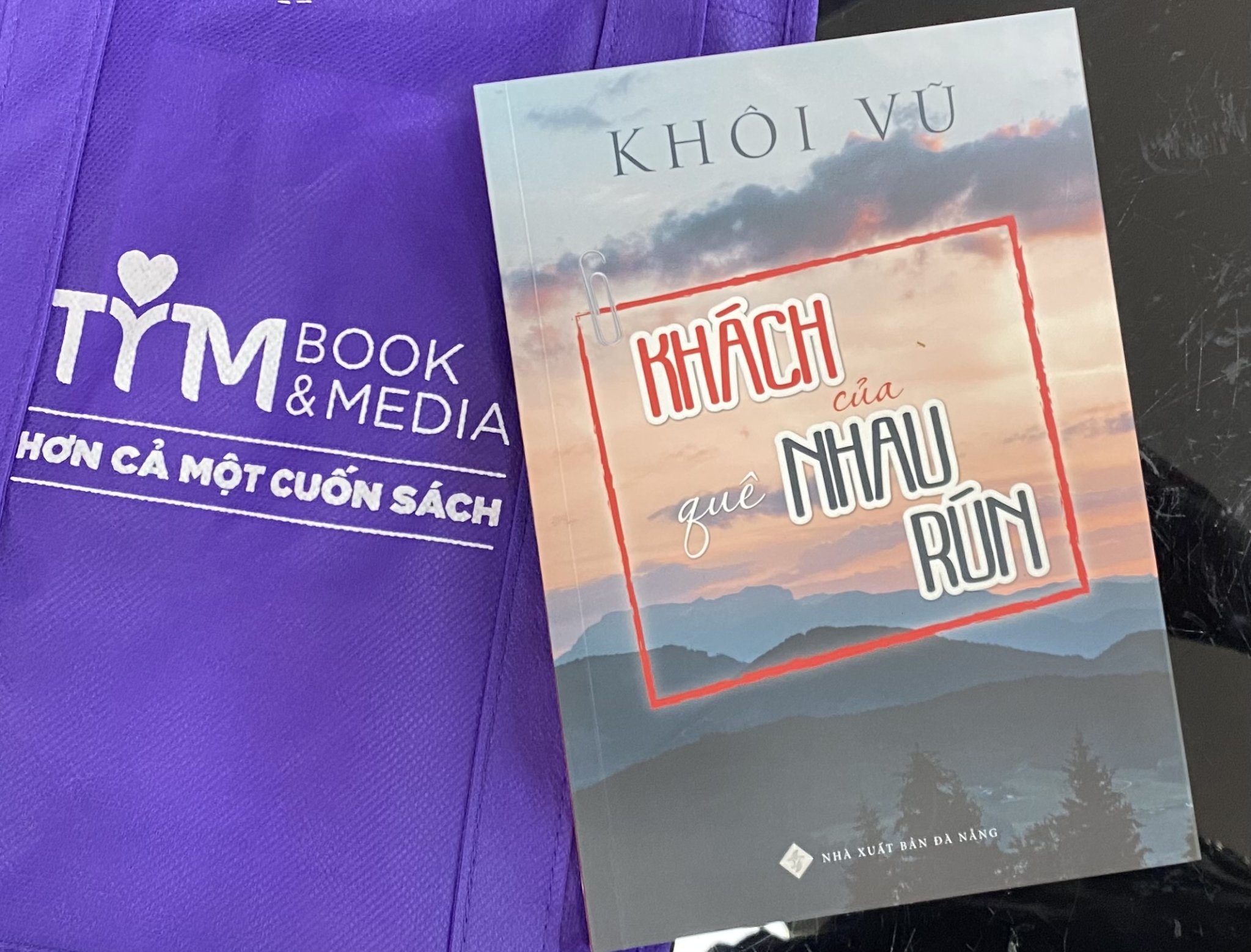 Khách Của Quê Nhau Rún