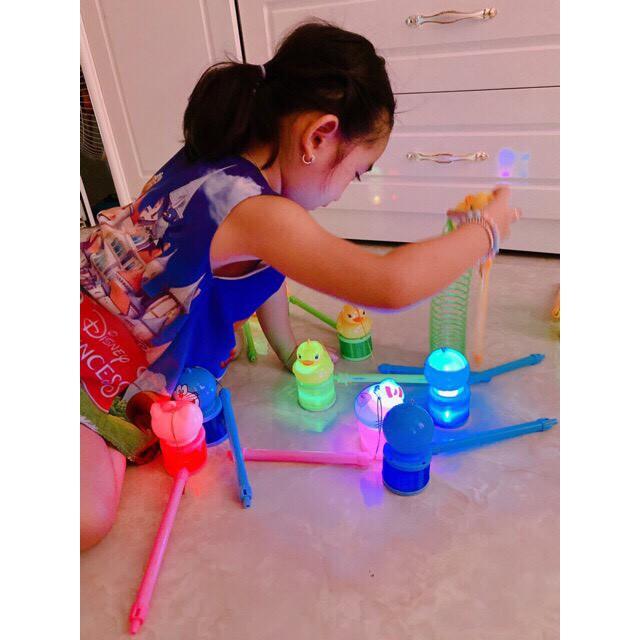 Lồng Đèn Hoạt Hình Lò Xo Phát Sáng Dễ Thương Cho Bé .