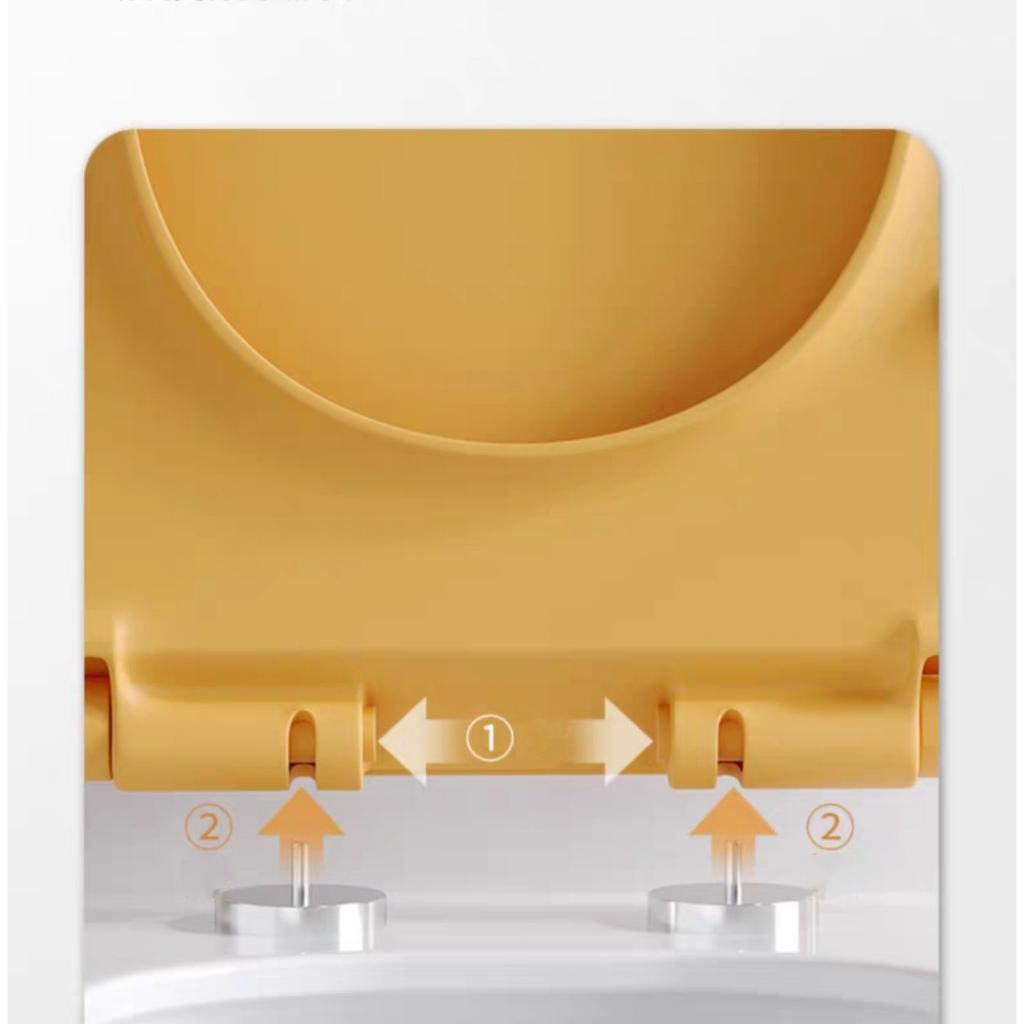 Bồn cầu 1 khối màu trắng viền cam nắp cam, phong cách hiện đại trẻ trung.