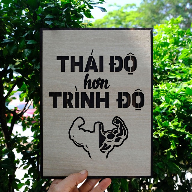 Tranh gỗ treo tường_Thái độ hơn trình độ_CRN_01