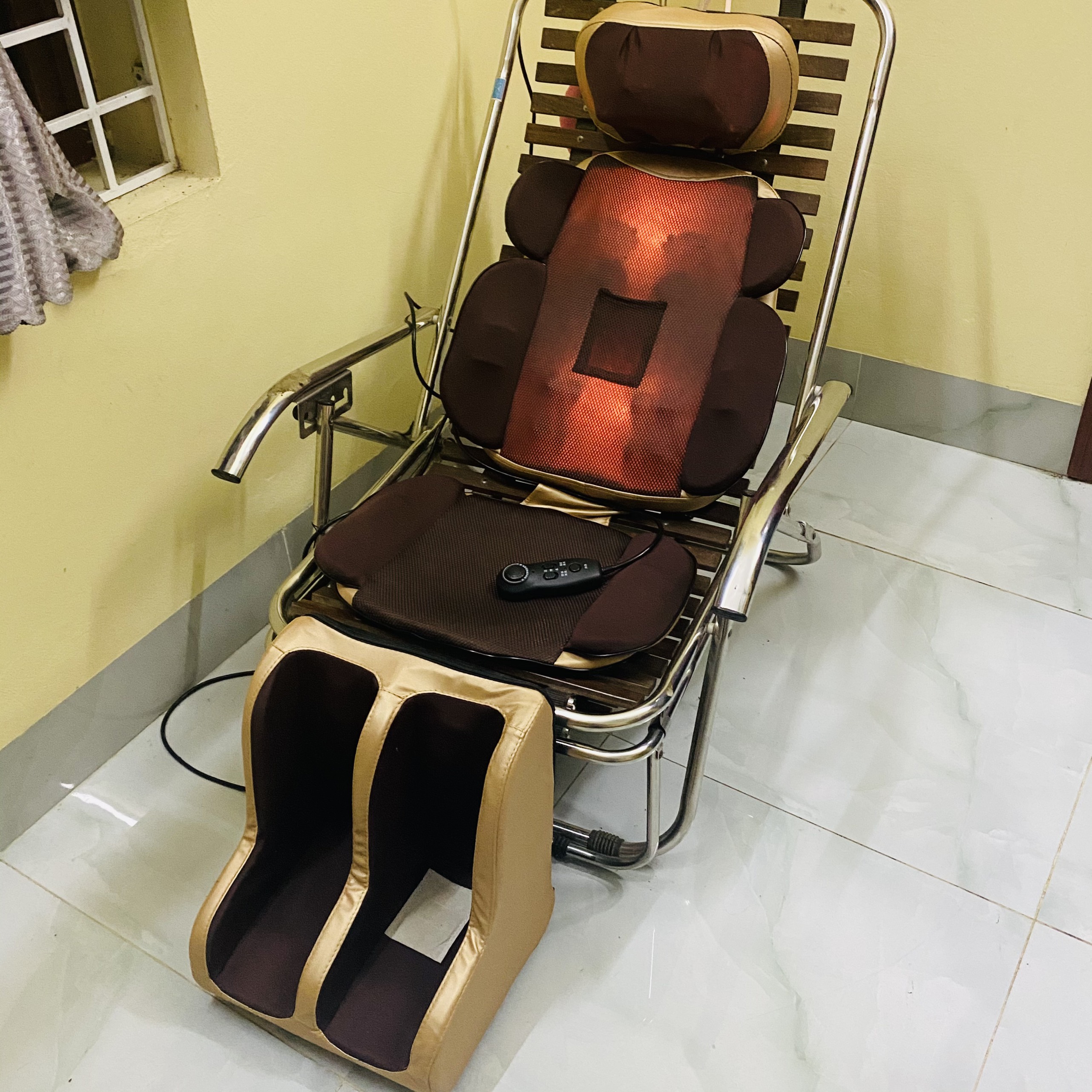 Ghế đệm massage toàn thân trị liệu có hồng ngoại Con lăn massage toàn thân - Tặng quạt đeo cổ