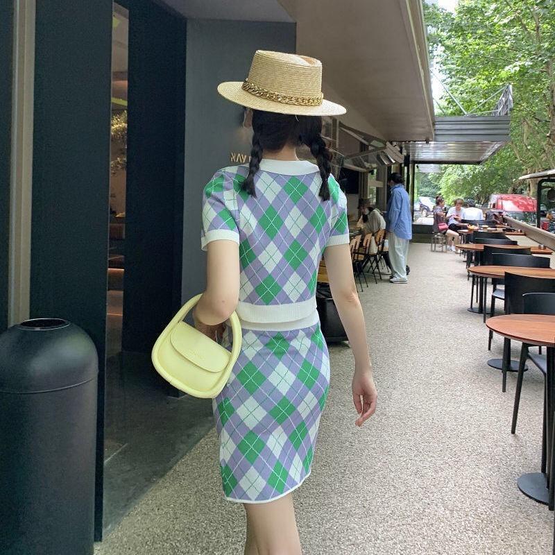 Hàng Sẵn_ Set áo len polo kèm chân váy ngắn retro kẻ sọc mỏng thời trang Hadu shop