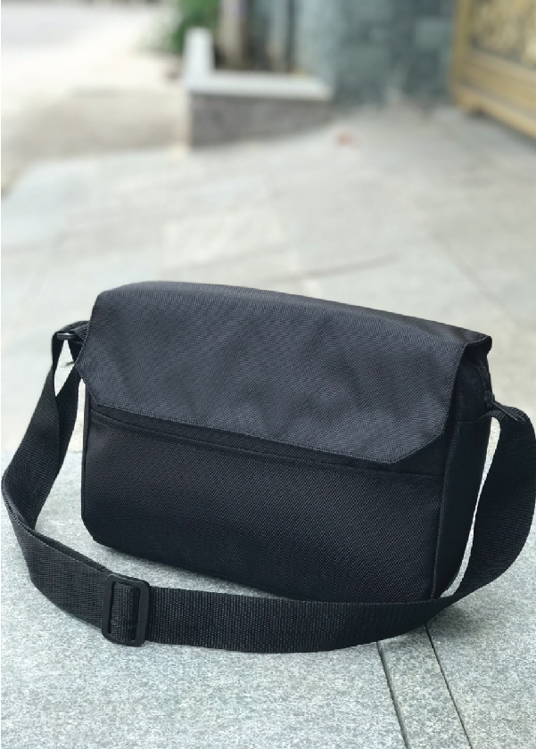 Túi Đeo Chéo Canvas Messenger Ipad Oxford Cao Cấp Màu Đen Có Dây Kéo Và Ngăn Phụ Trong Ngoài Thời Trang Cá Tính