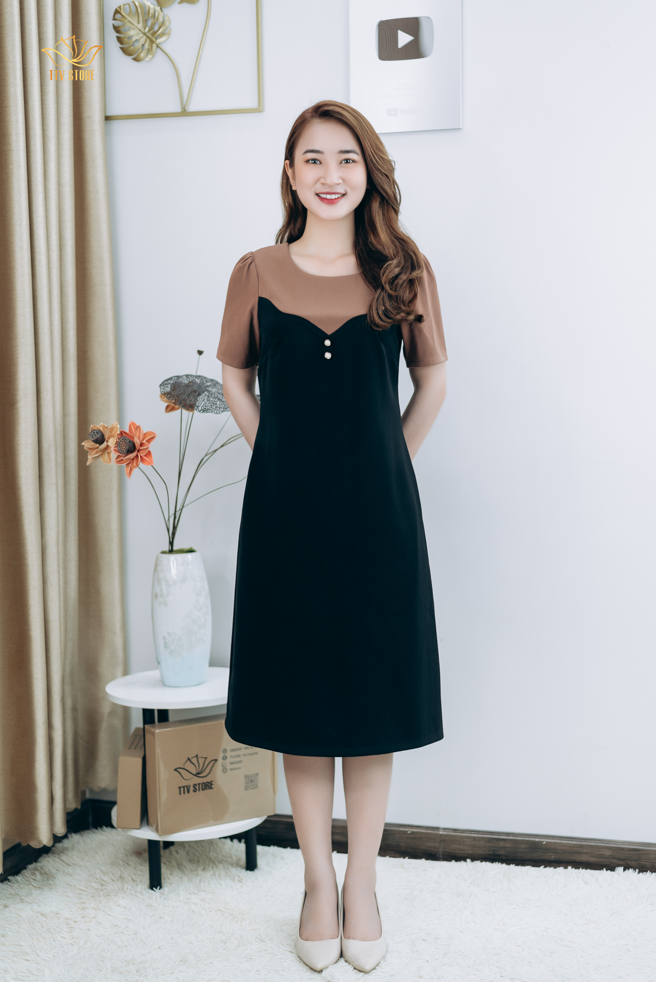 Đầm suông thiết kế trung niên cao cấp sang trọng Cổ tròn tay ngắn màu Đen phối nâu TTV STORE TTV1307