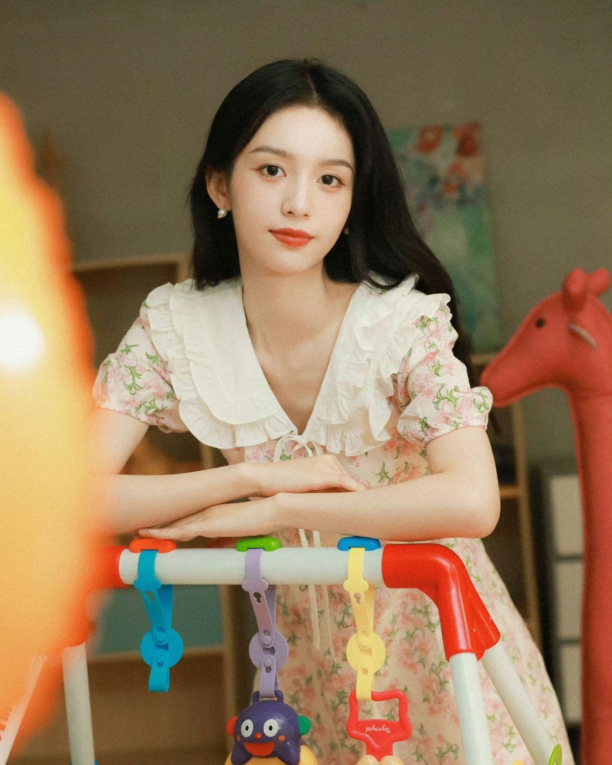 DONGSHOP Triệu Lộ Tư ngôi sao cùng màu hồng hoa đầm búp bê nữ cổ áo mùa hè ngắn tay váy ngọt ngào công chúa váy ẩm ướt