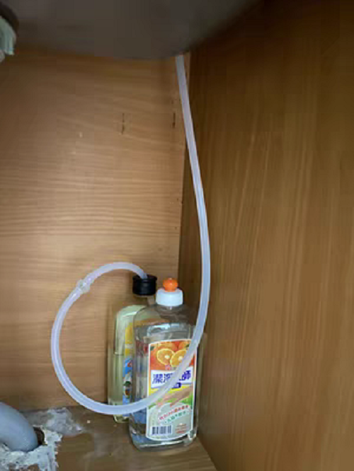 Nhấn xả nước rửa chén