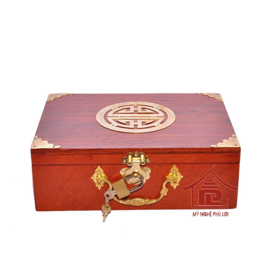 Hộp đựng trang sức. Con dấu SIZE TO 26CM