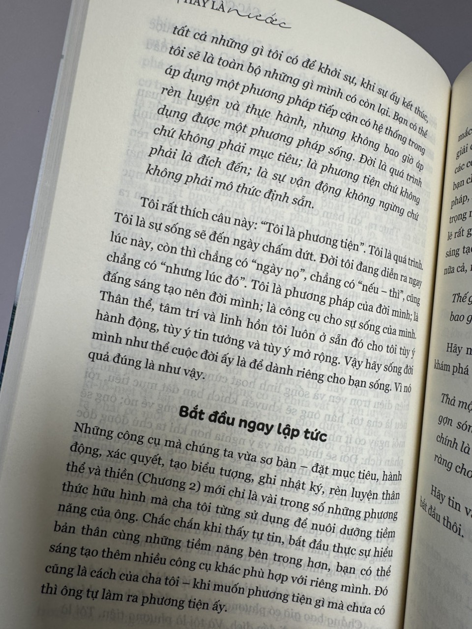 HÃY LÀ NƯỚC: TRIẾT LÝ SỐNG TỪ HUYỀN THOẠI VÕ THUẬT LÝ TIỂU LONG – Shannon Lee - Hoàng Lan dịch - Thái Hà Books - Nhà xuất bản Thế Giới.
