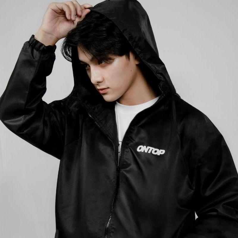 Áo khoác dù local brand ONTOP Worldwide màu đen, có mũ