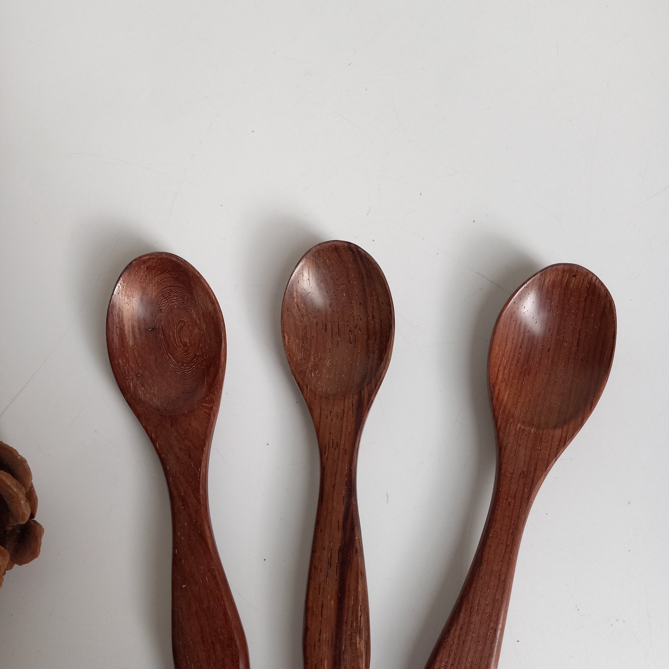 Thìa Gỗ Trắc Đỏ Đuôi Tim 16cm Cho Cà Phê, Trà, Sữa Chua, Sinh Tố