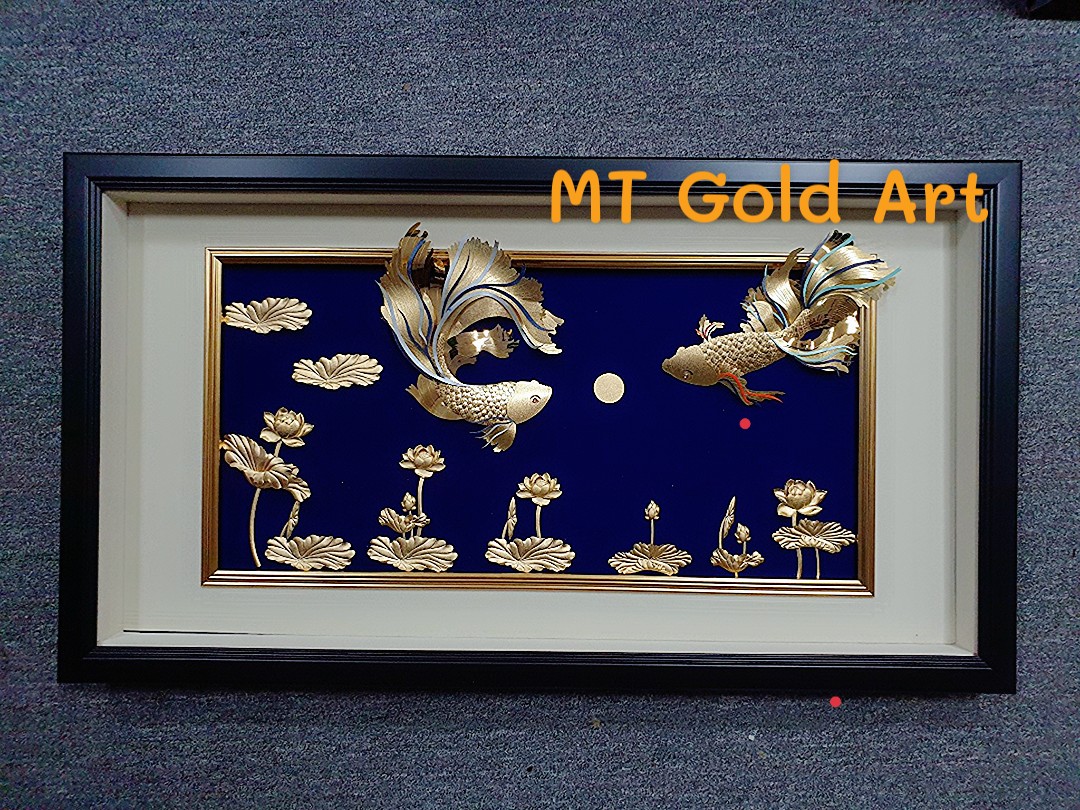 Tranh đôi cá hoa sen dát vàng 24k (50x90cm) MT Gold Art- Hàng chính hãng, trang trí nhà cửa, quà tặng dành cho sếp, đối tác, khách hàng, sự kiện.