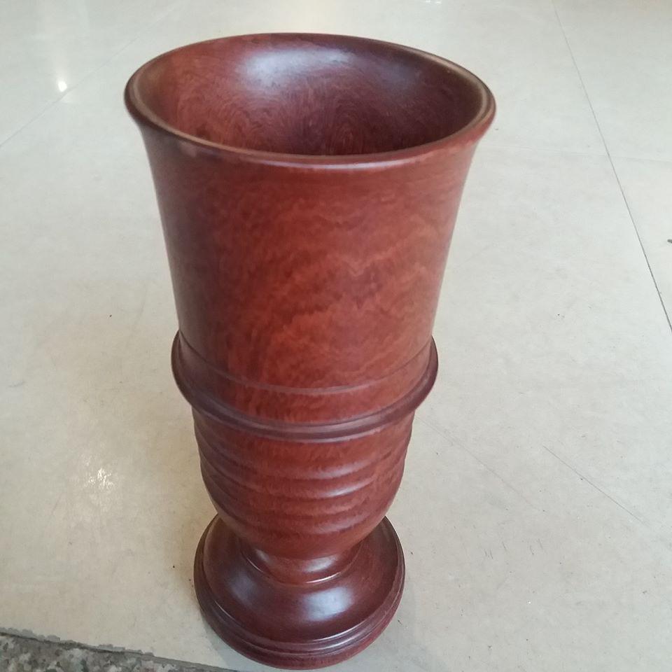 Bình lọ đựng hương thờ cúng gỗ hương kích thước cao 23cmx10cm