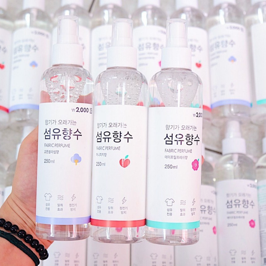 Xịt Thơm Và Khử Mùi Quần Áo Hàn Quốc 250ml (Tặng Cafe Macca)