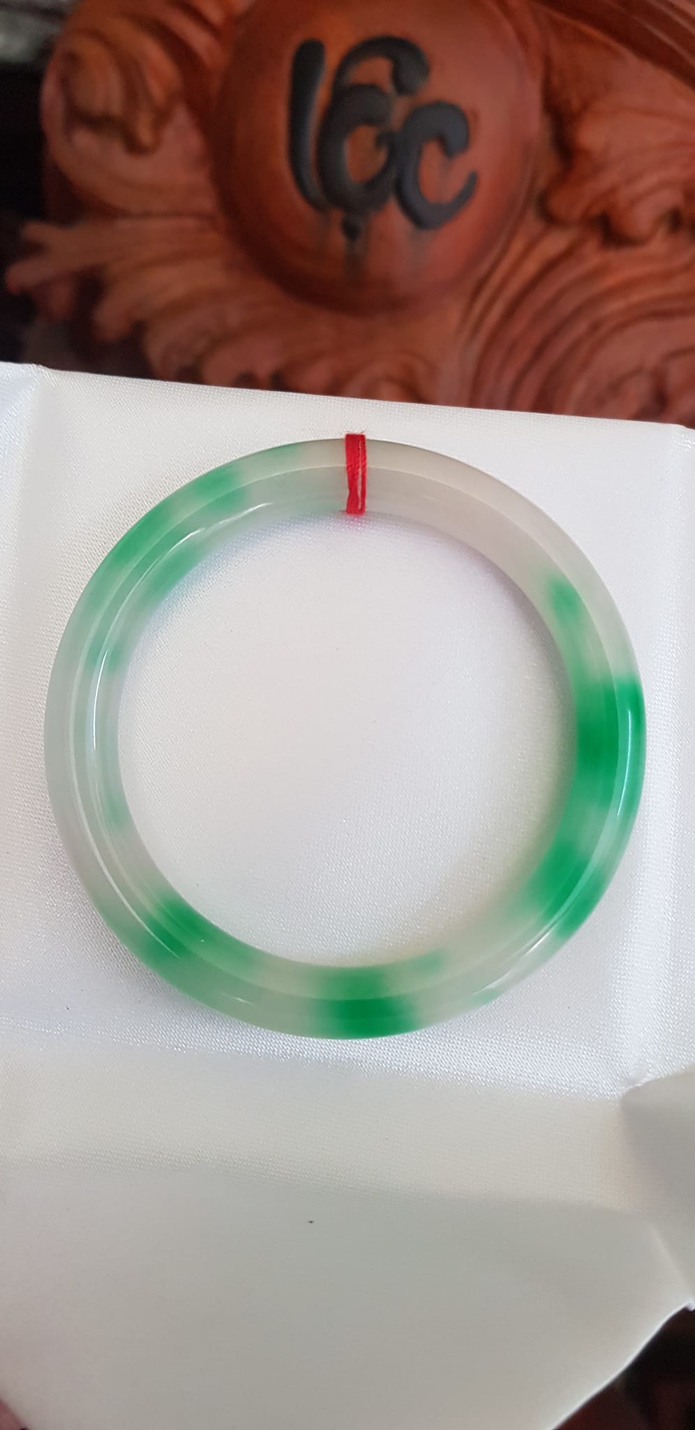 Vòng tay nữ đá Cẩm Thạch tự nhiên mới TR LÝ A Sịn 52mm x chột 8mm Vòng màu trắng vân xanh lý bóng đẹp nữ 50kg - 54kg đeo ạ