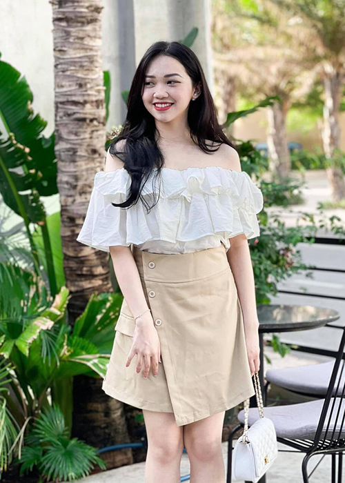 Set Áo Croptop Hỡ Vai Kèm Chân Váy Đính Nút Thời Trang