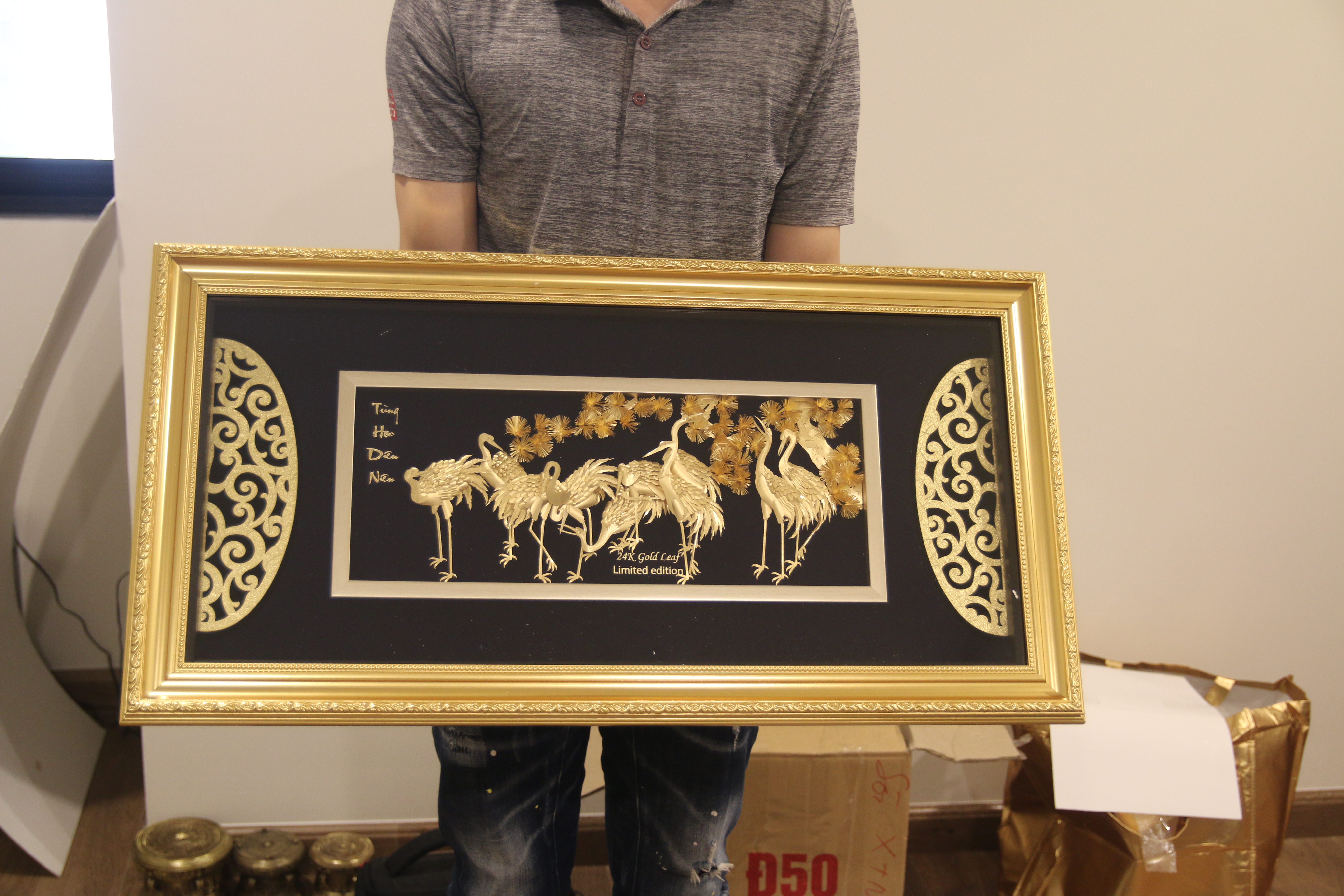 Tranh Tùng hạc diên niên dát vàng 24K 81x42cm