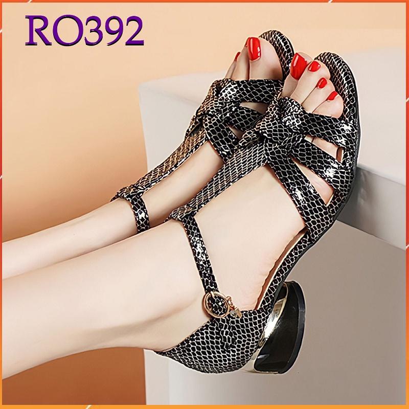 Giày sandal nữ cao gót 2 phân hàng hiệu rosata màu đen thời trang ro392