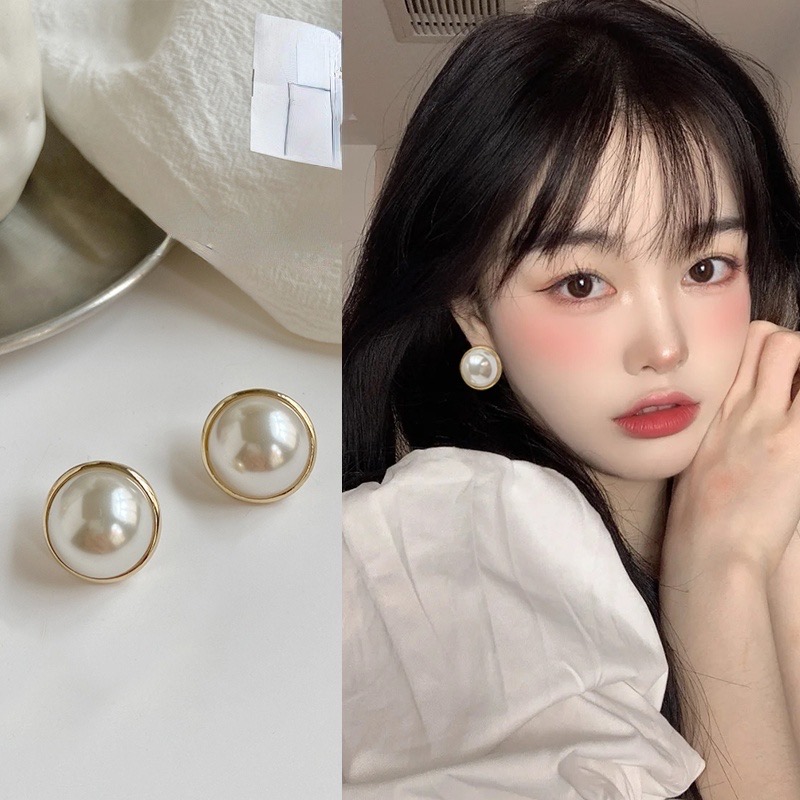 Khuyên ngọc trai sát tai sang trọng