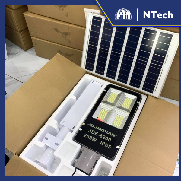 Đèn đường rời thể năng lượng mặt trời Jindian JD-E6200 Công suất 200W Khung Nhôm, Chip Led &quot;SMD&quot;
