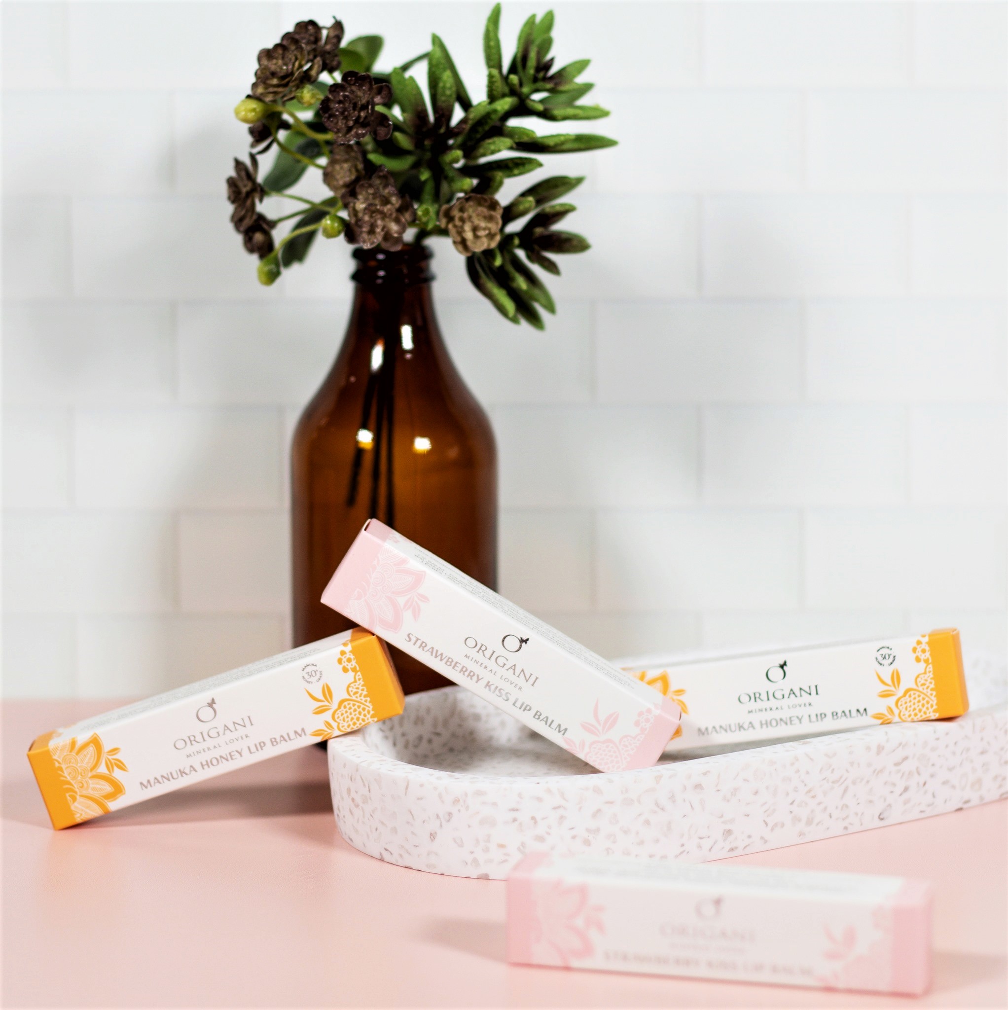 Son Dưỡng Môi Không Màu Origanic Hương Dâu Origani Butterfly Kiss Strawberry Crush Lip Balm - Dưỡng Ẩm, Giảm Thâm, Chữa Lành cho Môi
