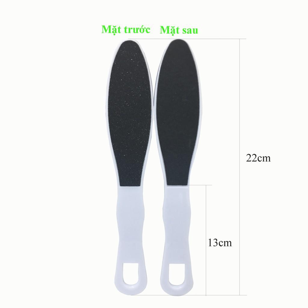 Dụng cụ chà gót chân có tay cầm