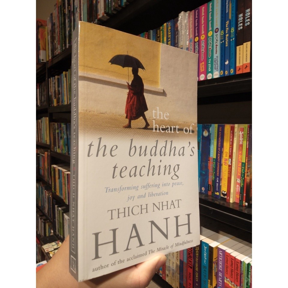 Sách - The Heart of The Buddha's Teaching by Thích Nhất Hạnh - Tôn giáo, Triết học tiếng Anh/Religion, Philosophy