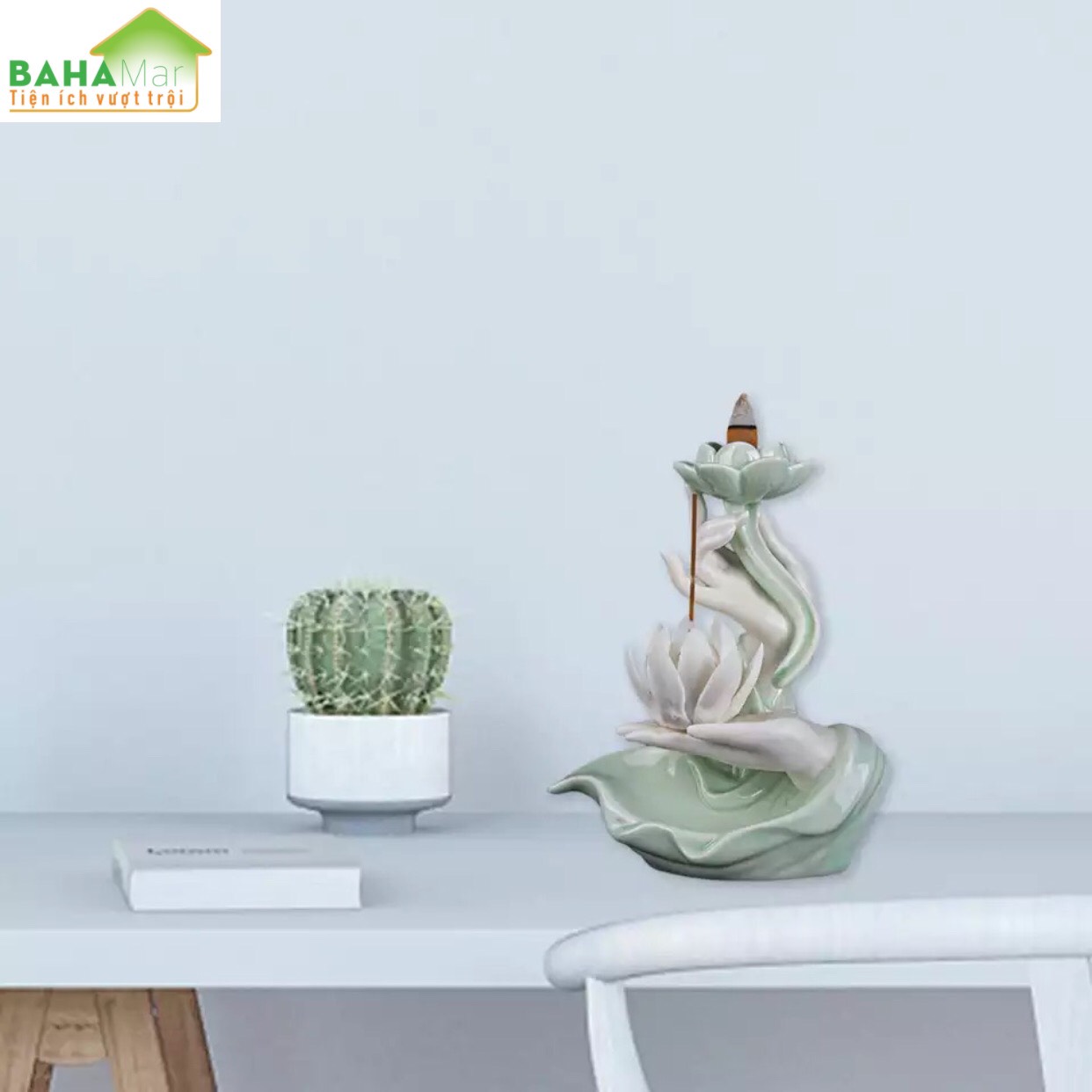 THÁC KHÓI TRẦM HƯƠNG CHẢY NGƯỢC TAY PHẬT CẦM NHÀNH SEN TRANG TRÍ MEN NGỌC "BAHAMAR" Hương với thiết kế chảy dài đổ khói hơi nước tạo nên sự bí ẩn khí quyển.