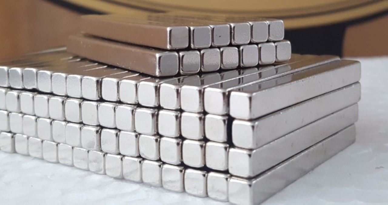 Nam châm viên hình khối 50x5x5mm