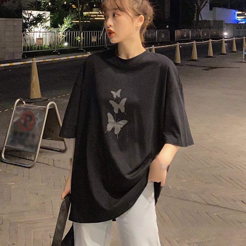 Áo thun nữ tay ngắn dáng rộng in hình bướm phản quang