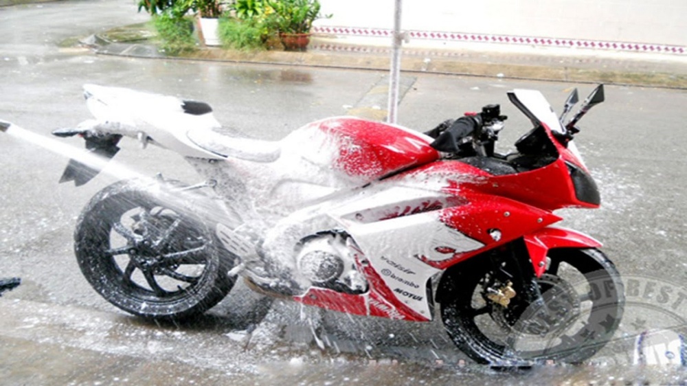 Nước rửa ô tô xe máy bọt tuyết Hando 1L