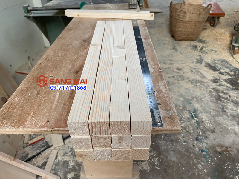 Thanh gỗ thông vuông 3cm x 3cm x dài 50cm + láng mịn 4 mặt