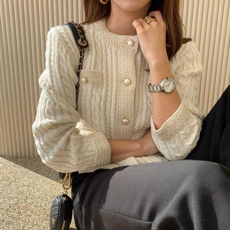 MS471 Áo len cổ tròn cúc ngọc sang trọng