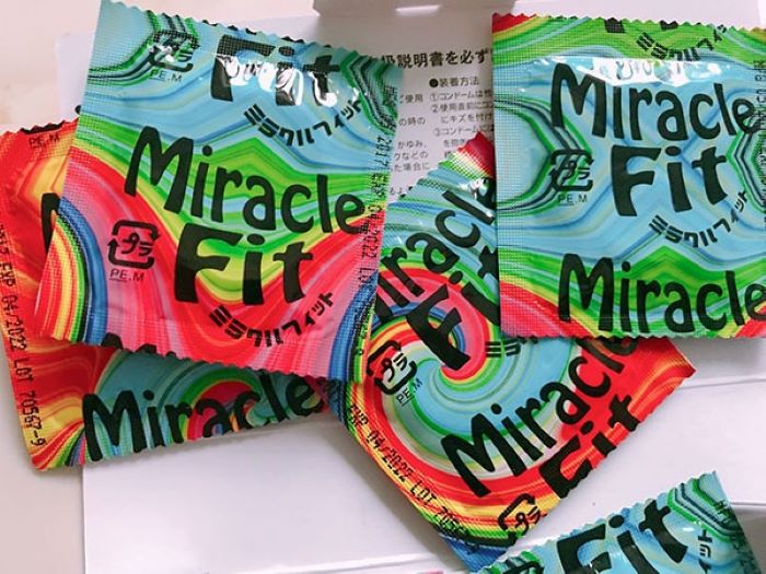 Bcs Size Nhỏ 49 Mm Sagami Miracle Fit - Không Mùi Cao Su - Thiết Kế 3D - 1 Lằn Thắt Chống Tuột - Nhập Khẩu Chính Hãng