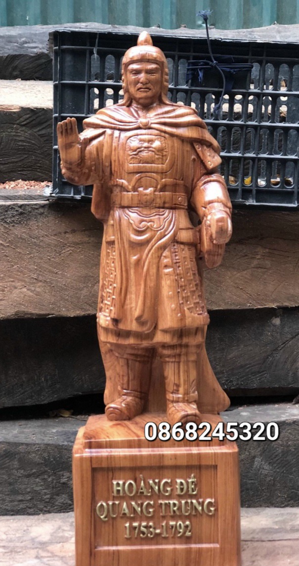 Tượng điêu khắc hoàng đế quang trung bằng gỗ hương đá kt cao 50×16×15cm