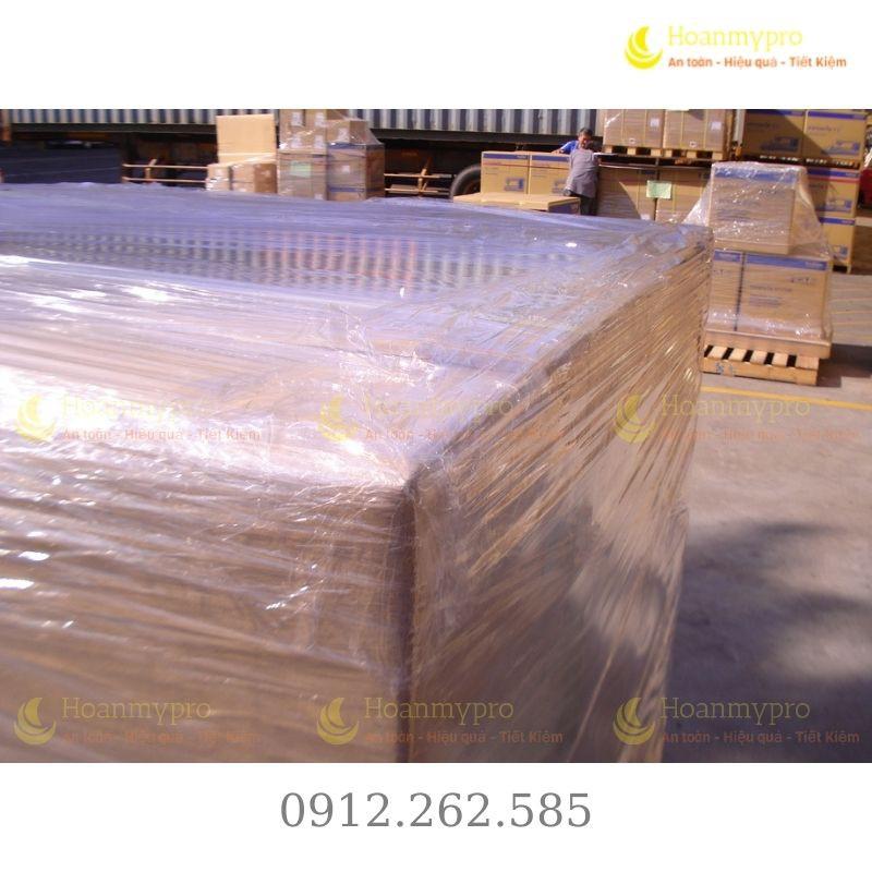 Cuộn Màng PE Bọc Hàng 2,4Kg Màng Chít Quấn Pallet