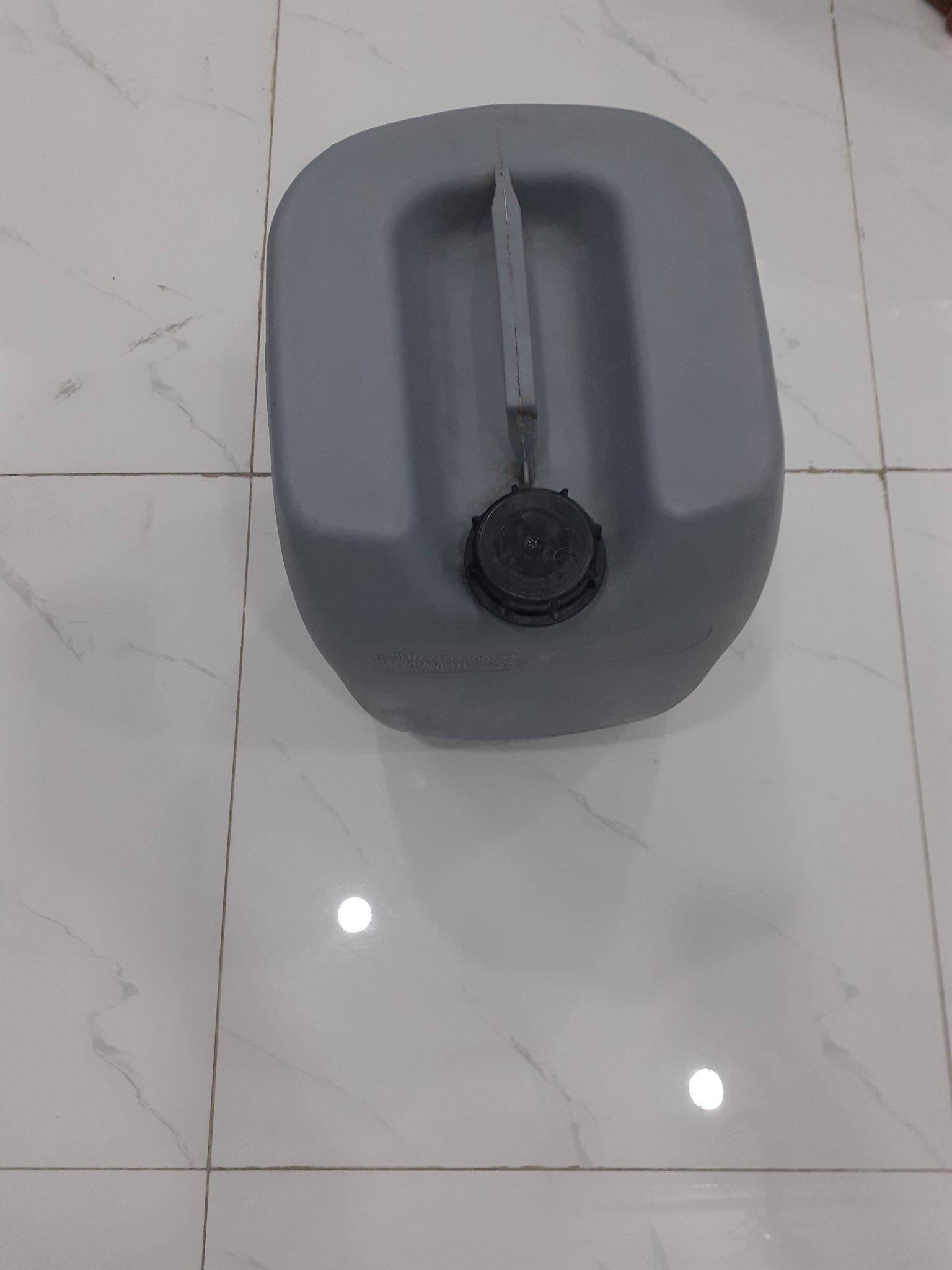Can vuông màu xám 30 lít can dày hàng còn 90%.