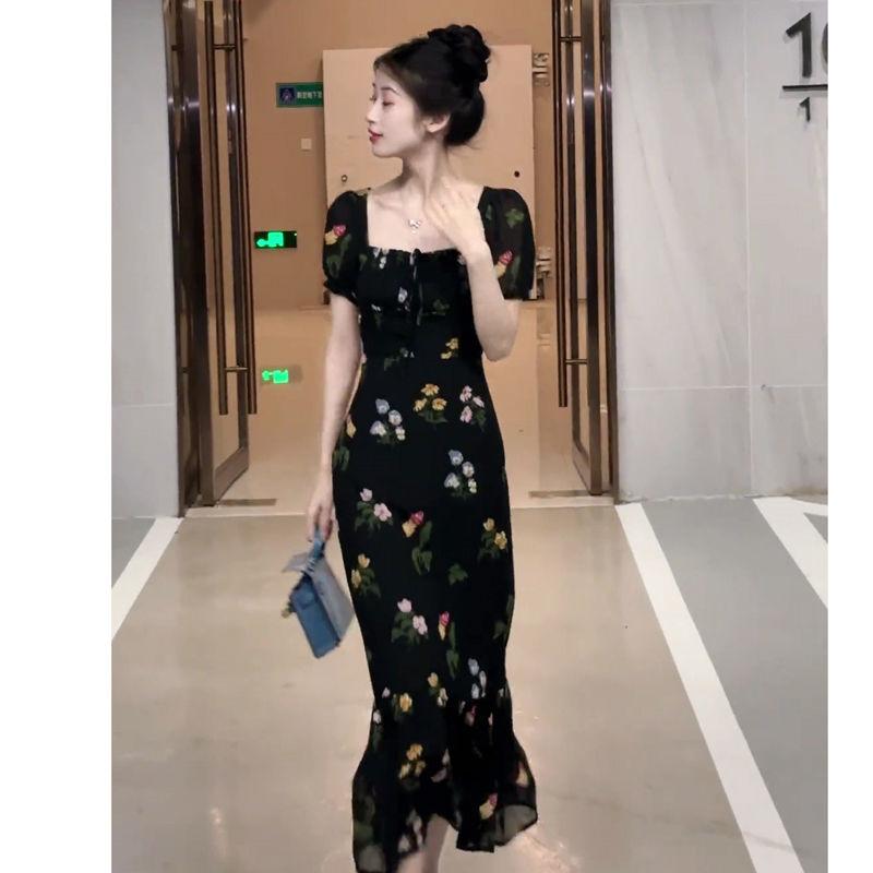 DONGSHOP Pháp Vintage vuông cổ in tay áo ngắn đuôi cá đầm nữ tính siêu tiên váy dài màu đen hoa chiffon đầm