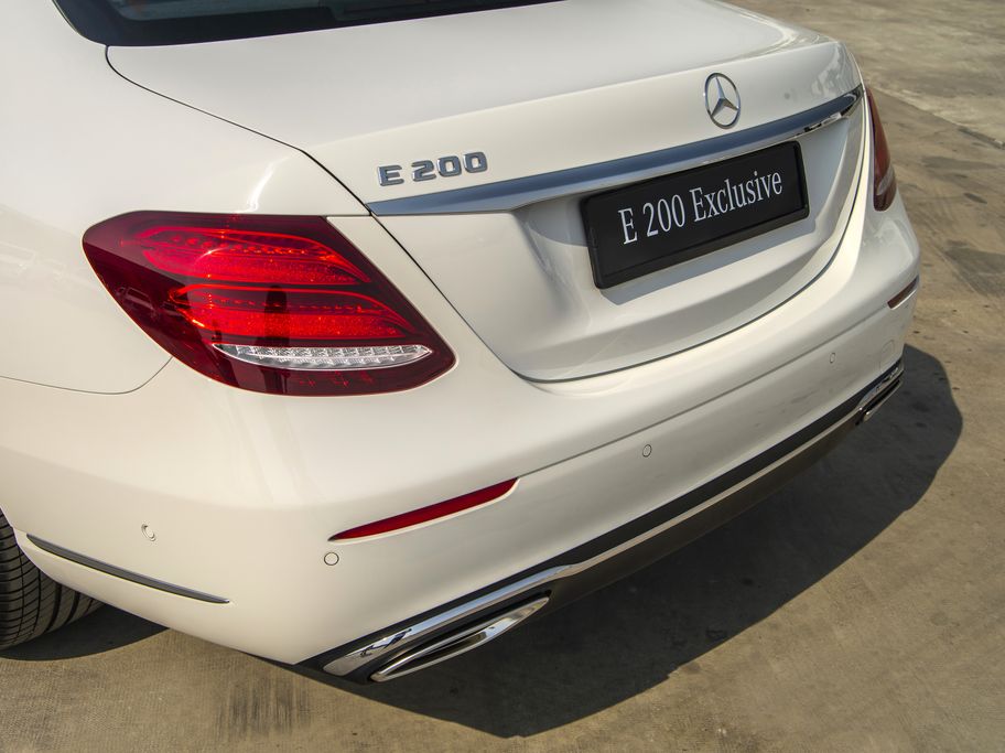 Decal tem chữ Inox 3D dán đuôi xe ô tô E200 và E300
