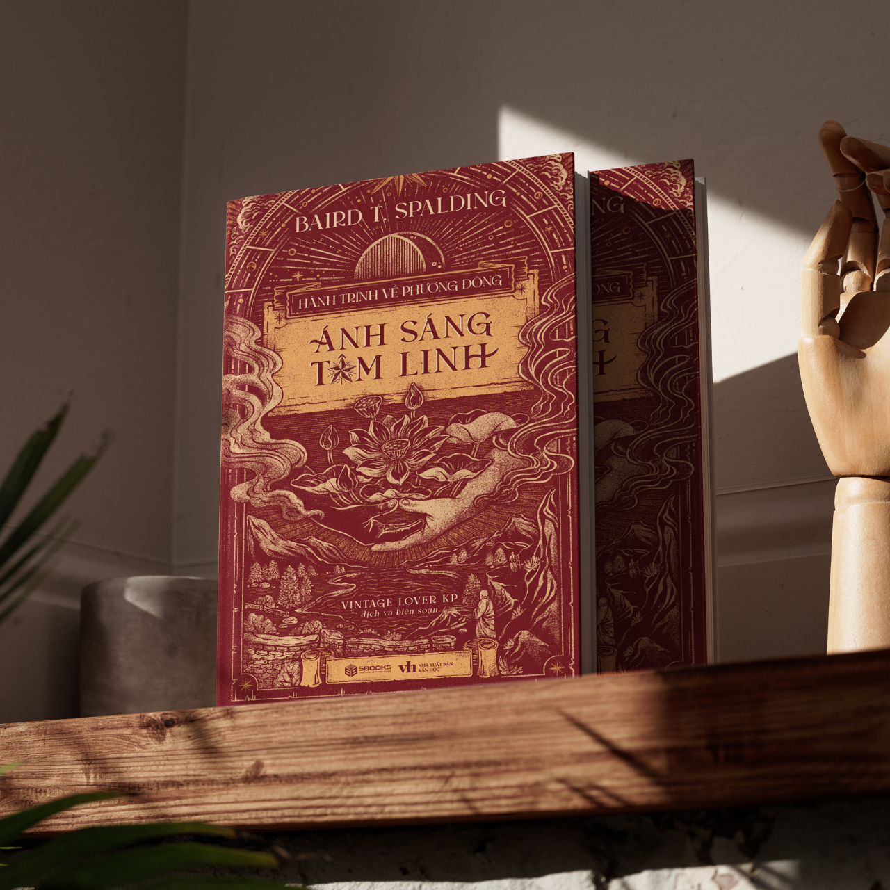 Combo 2 Cuốn Sách: Hành Trình Về Phương Đông + Ánh Sáng Tâm Linh - SBOOKS